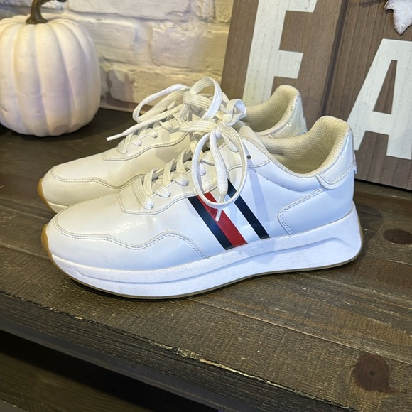 Tommy Hilfiger Shoes - Tommy Hilfiger Women’s jogger sneakers
